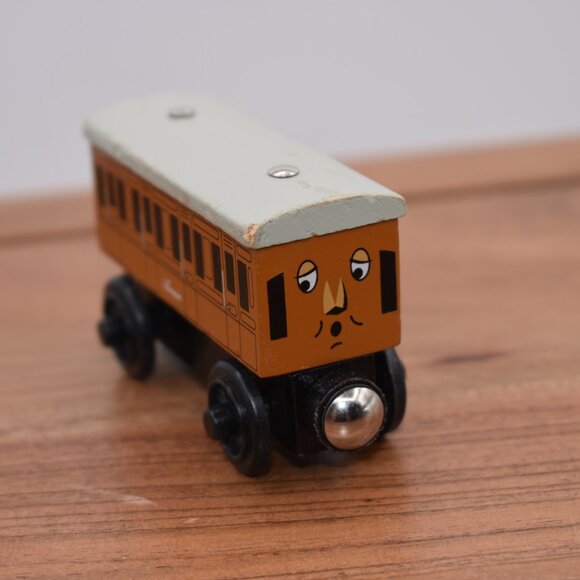 Annie Passenger Coach Car 2003 - Thomas Friends Wooden Railway Train Tank - GUC - Picture 4 of 6